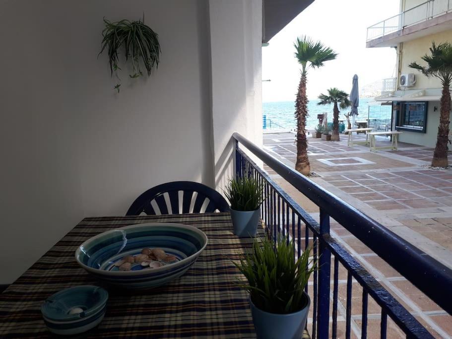 Cozy Seaside Apartment Loutraki Esterno foto