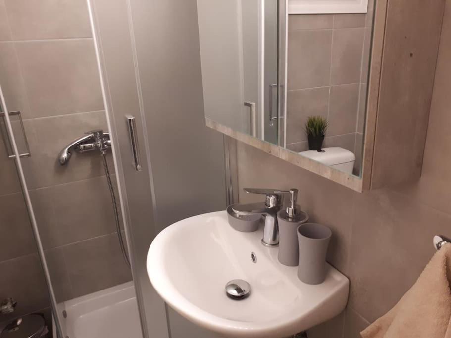 Cozy Seaside Apartment Loutraki Esterno foto