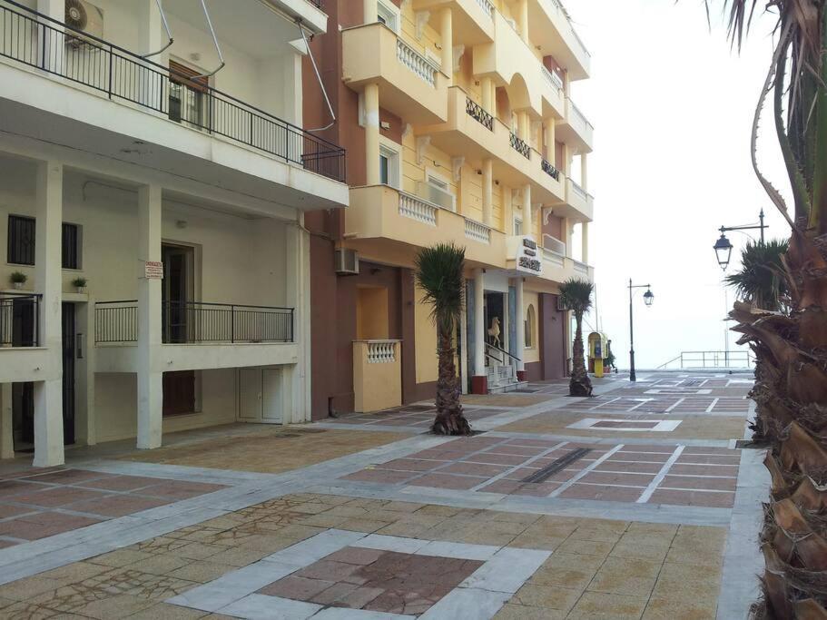 Cozy Seaside Apartment Loutraki Esterno foto