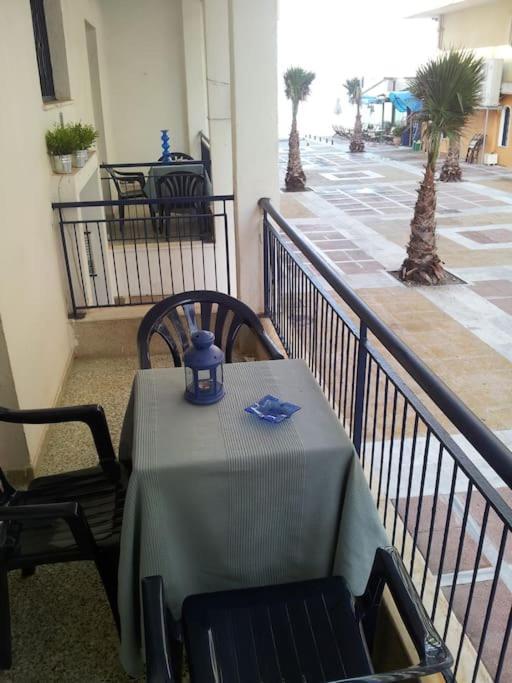 Cozy Seaside Apartment Loutraki Esterno foto