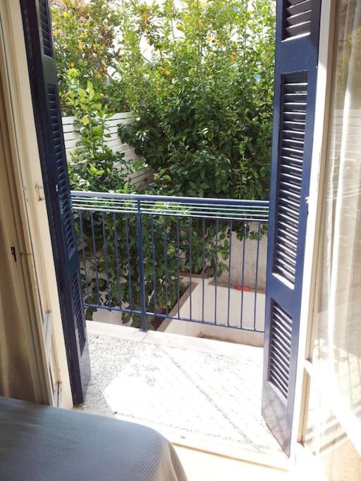 Cozy Seaside Apartment Loutraki Esterno foto