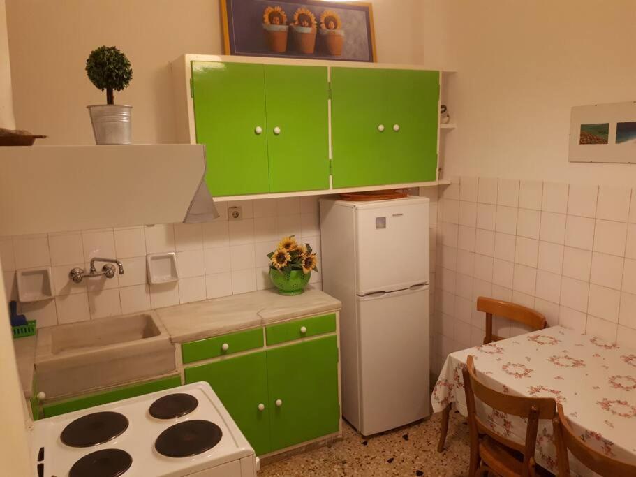 Cozy Seaside Apartment Loutraki Esterno foto